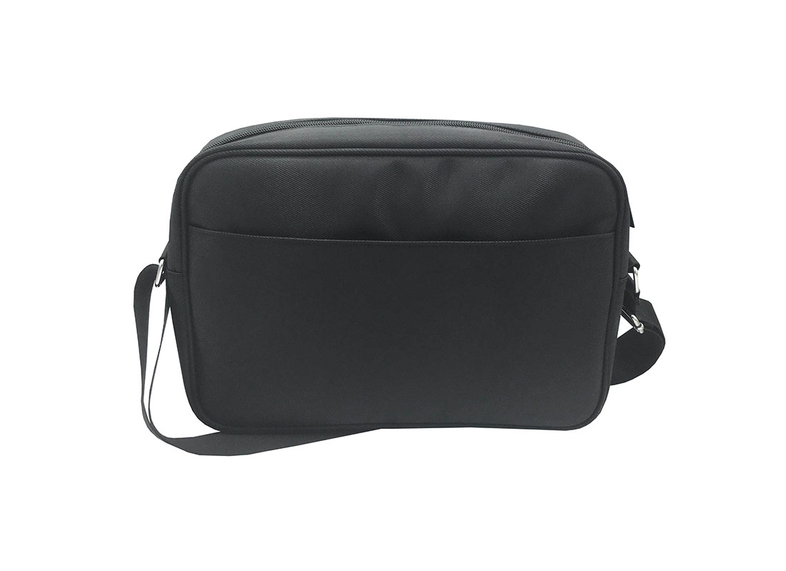 Men Messenger bag in black Back