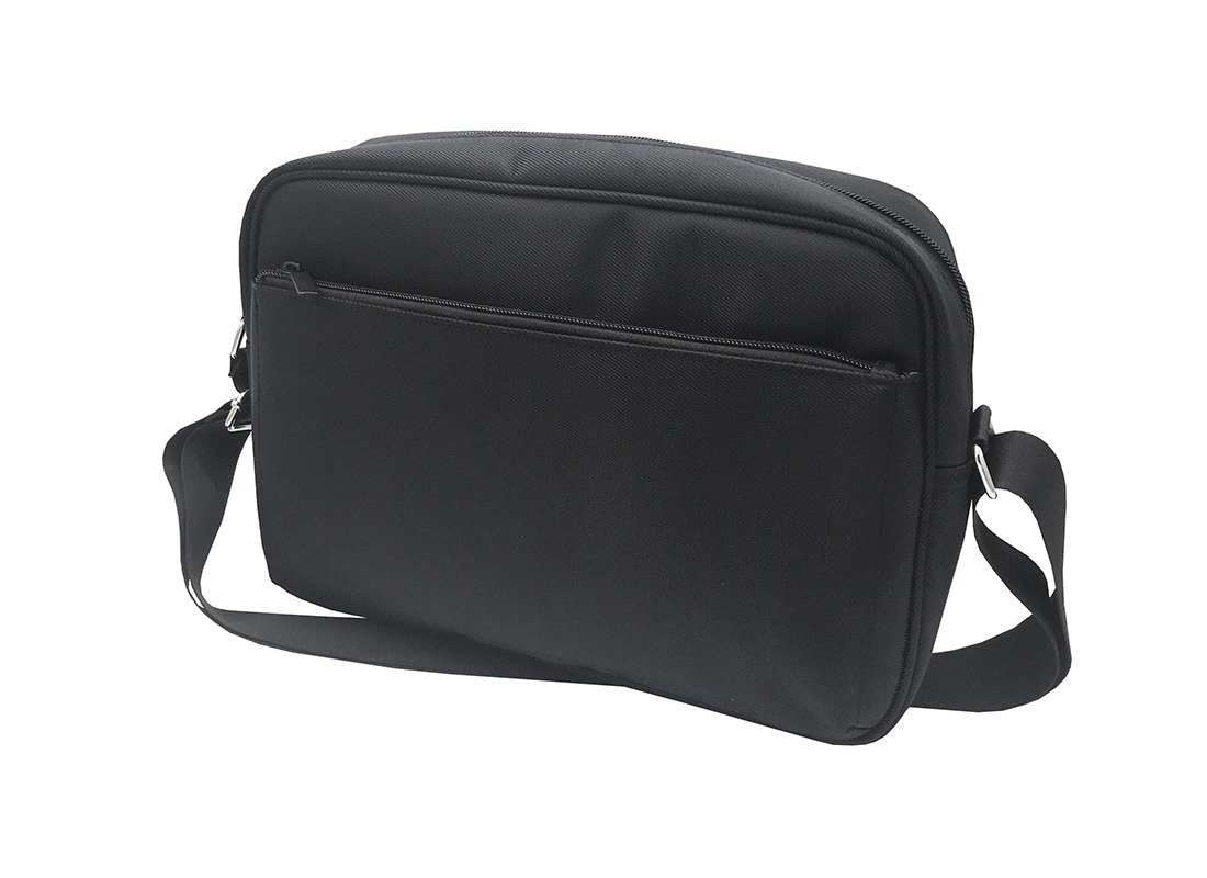 Men Messenger bag in black R side