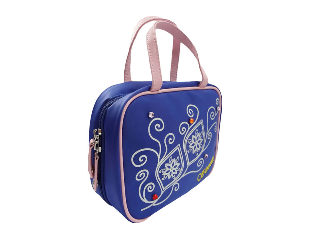 Cosmetic bag with compartment in blue L side