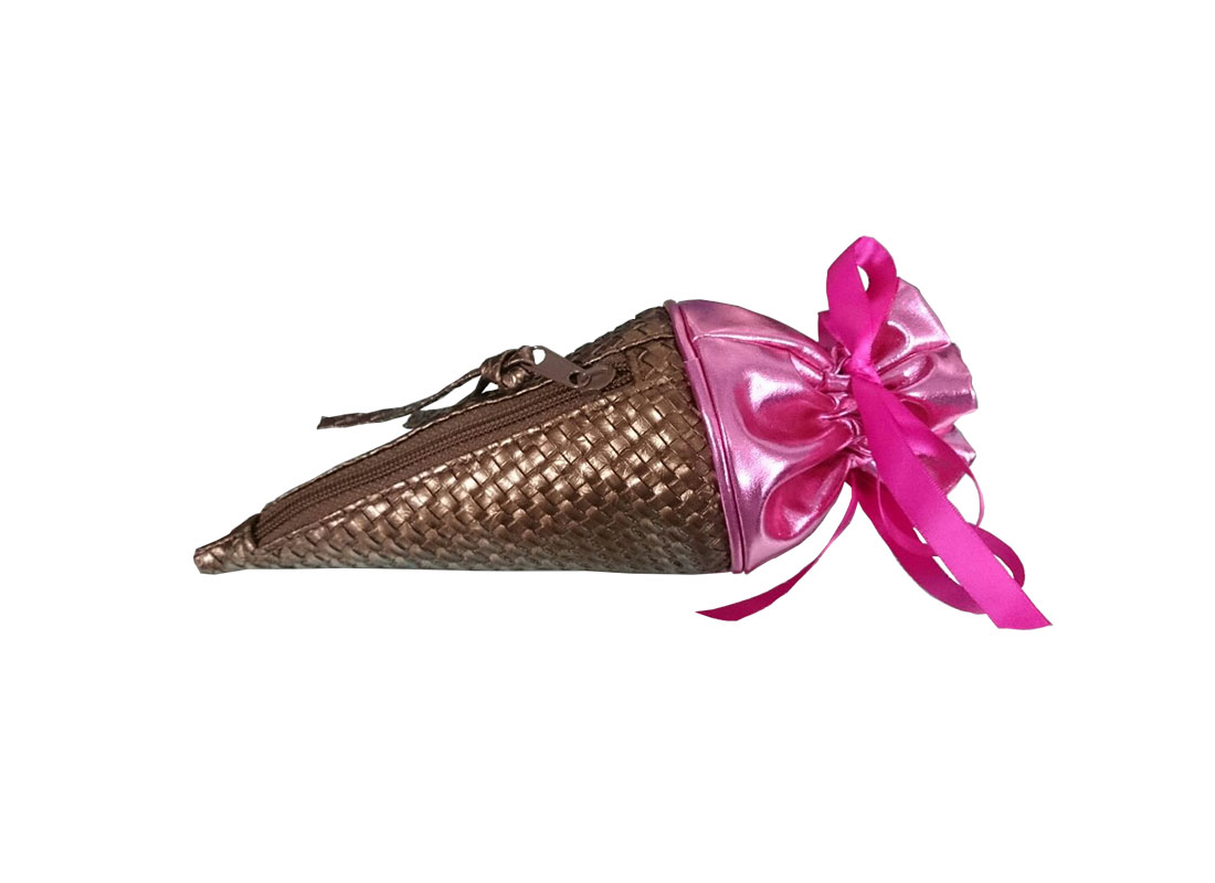 small pouch bag in ice-cream shape