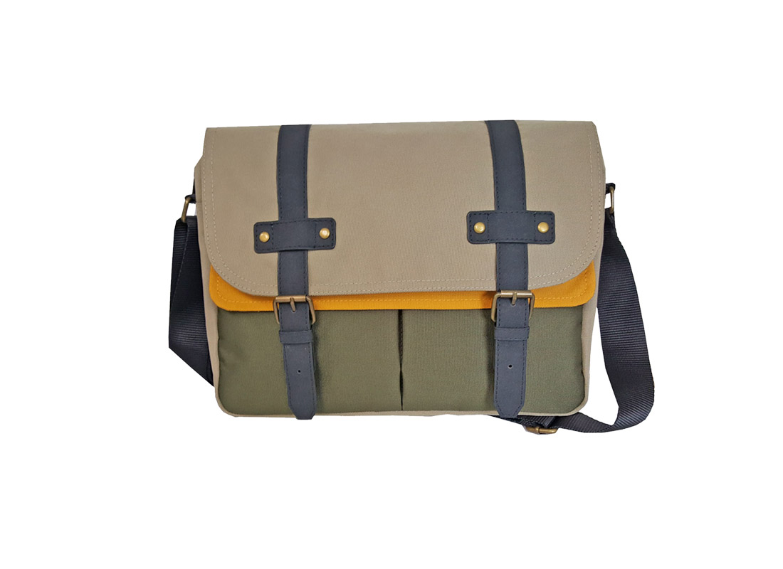 Messenger bag with magnetic button closure