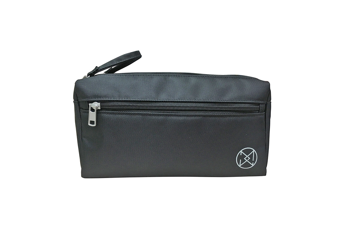Large Men Toiletry in black