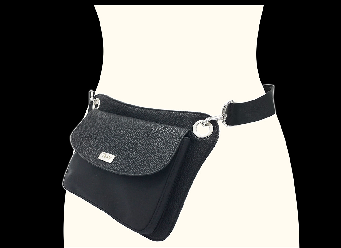 Women Waist Bag in black model