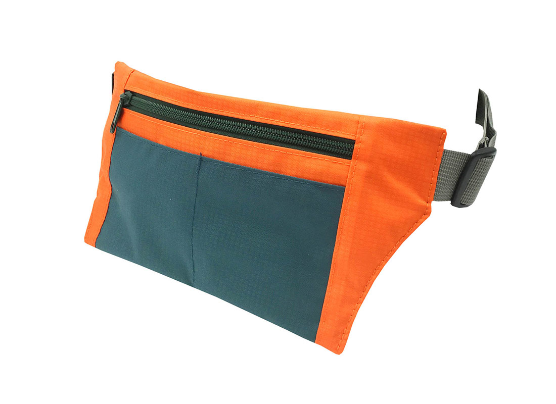 Sporty waist bag with front zipper pocket side