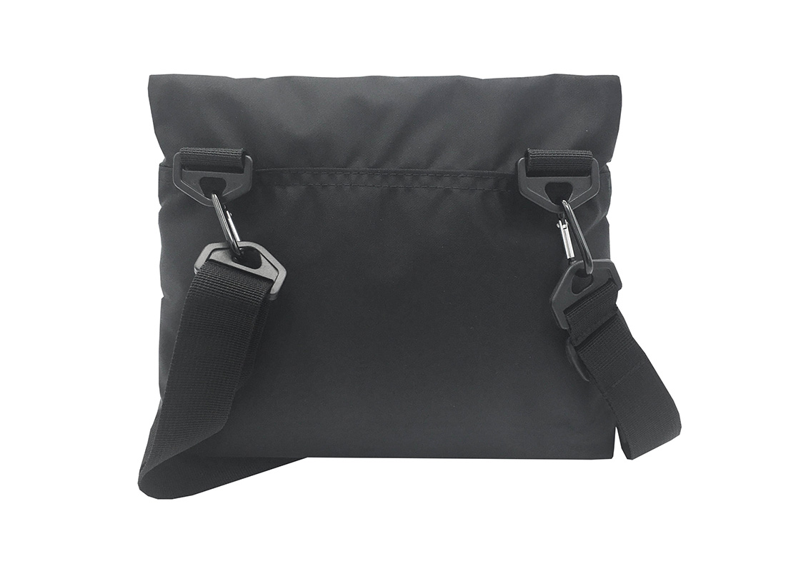 simple black shoulder bag back