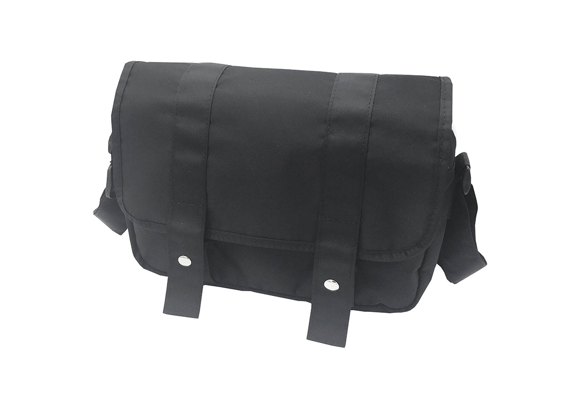 MIni Messenger Bag in Black R side
